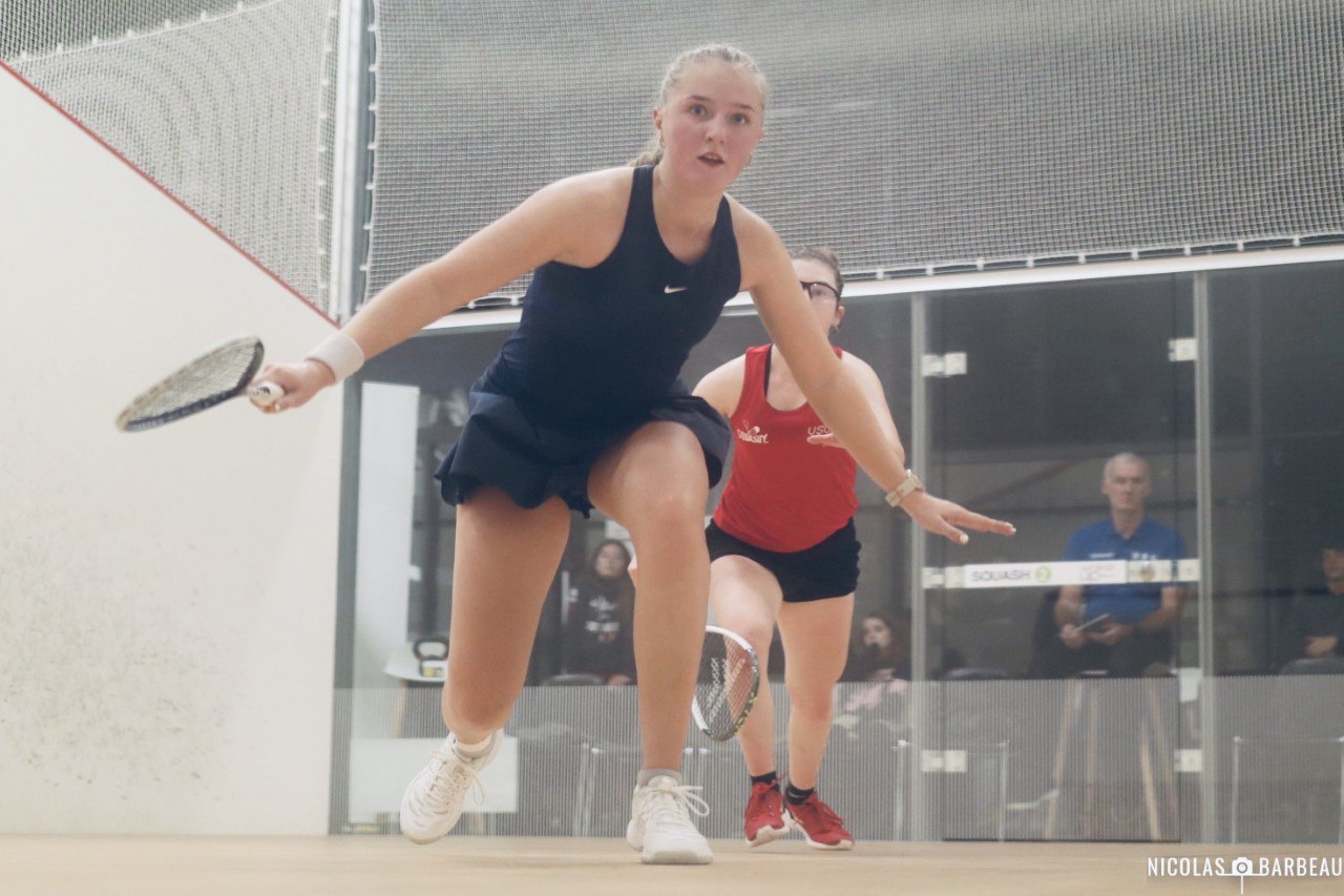 Klara Moller in action in the quarters of the Wake Up Squash Angers International