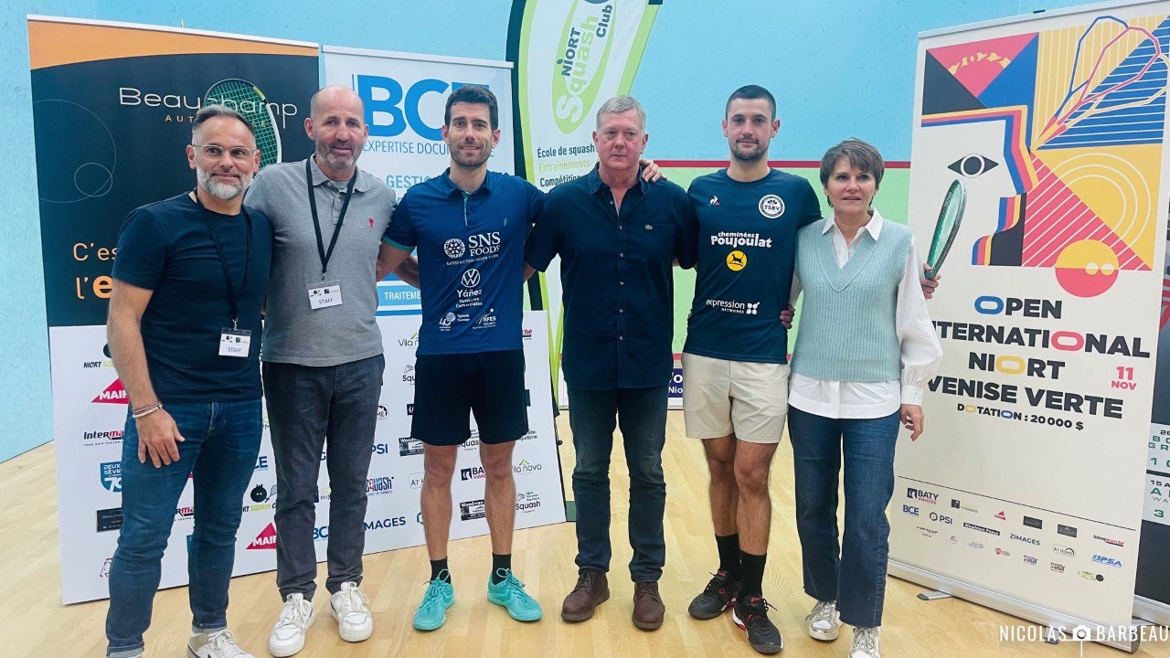 Borja Golan and Baptiste Masotti with the tournament organisers at the prizegiving for the Open International Niort Venise Verte